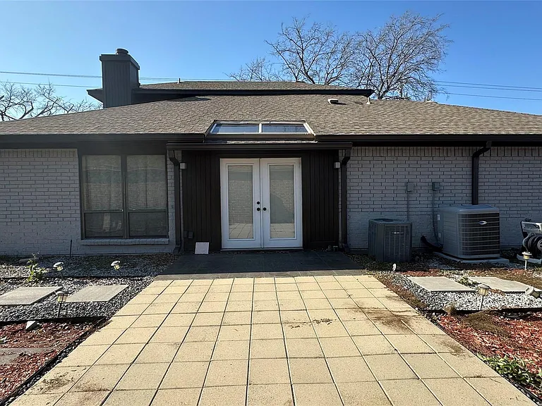 3925 Capricorn Ct — Photo 7