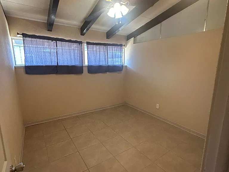 212 Crestmont Dr — Photo 9