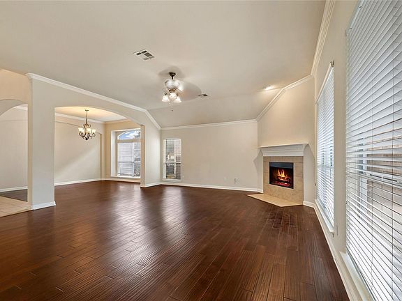 3rd image of 1102 Canyon Maple Rd