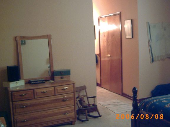 M Bed/Walkin Closet