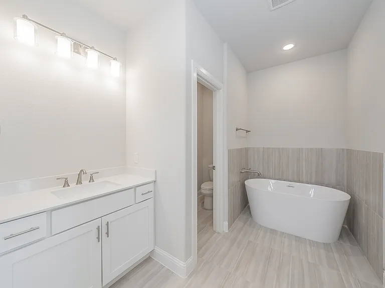 241 Gardenia Dr — Photo 43