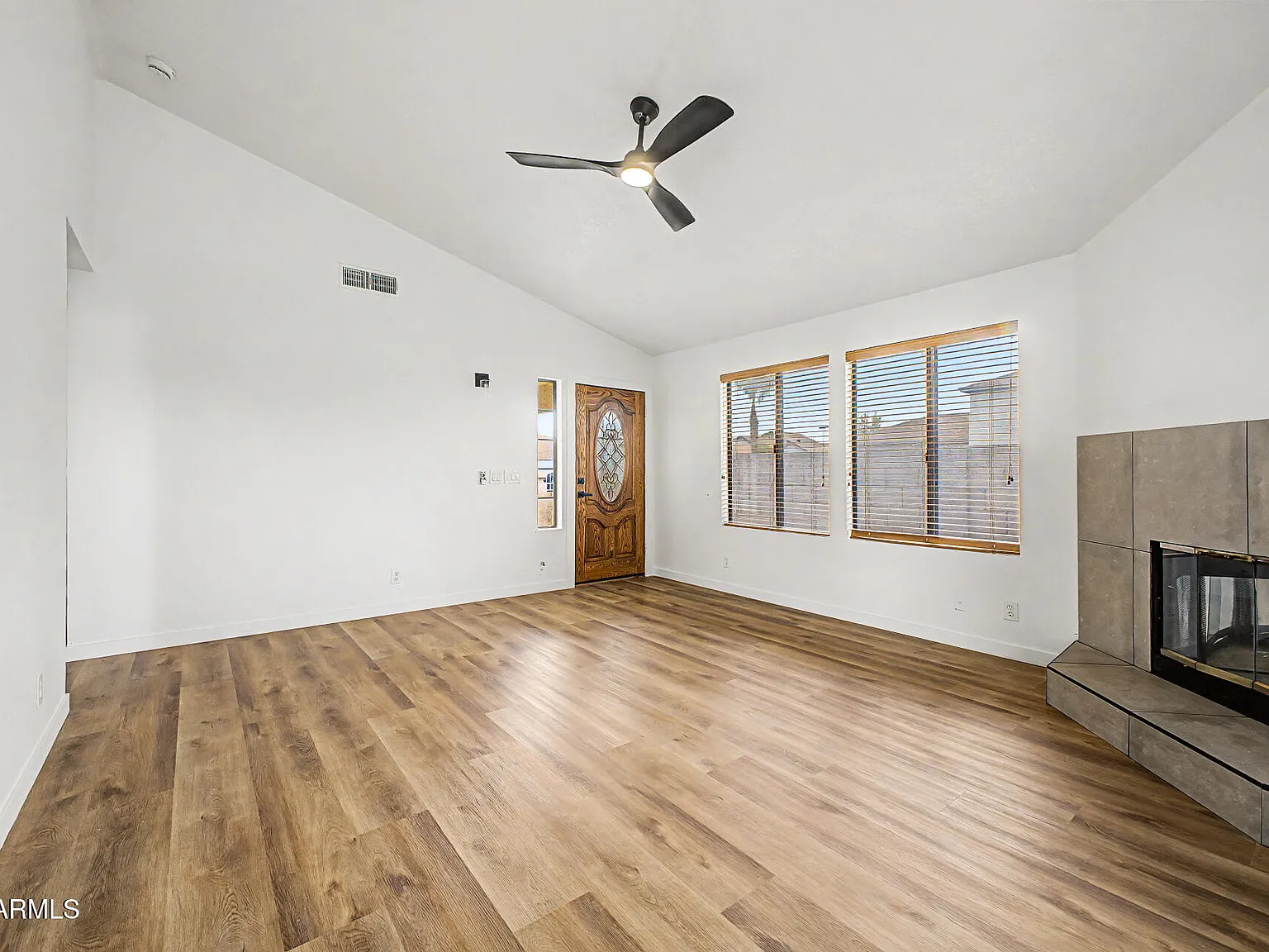 3 bed, 2.0 bath, 1208 sqft, $2,795 — Photo 4