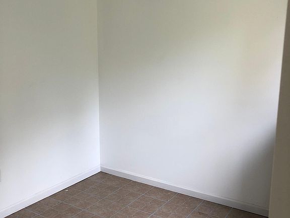 5th image of 47 Carpenter Ave #3