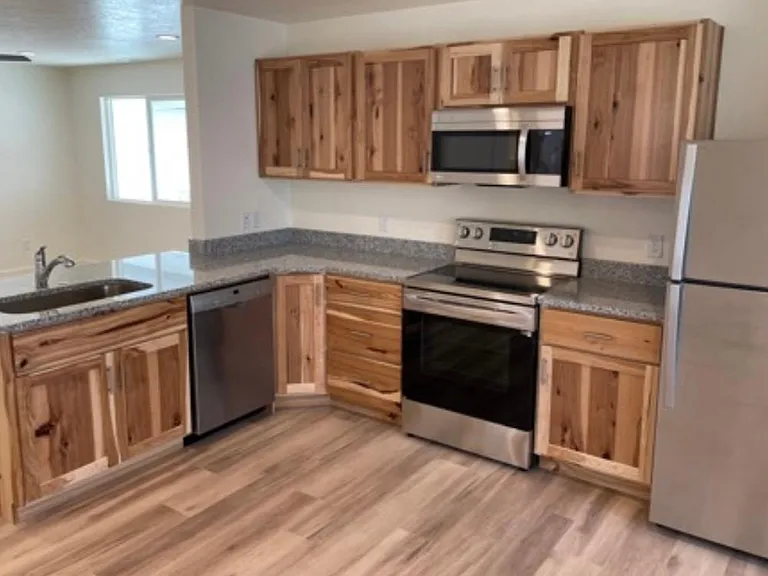 1533 N 200 E — Photo 2