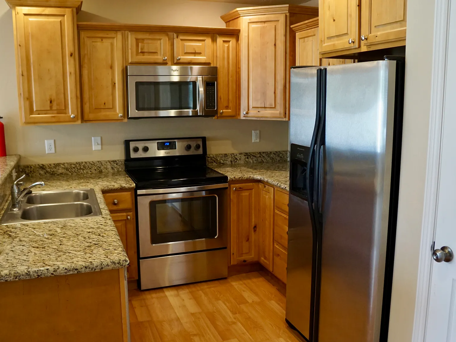 3 bed, 1.5 bath, 1304 sqft, $1,600 — Photo 3