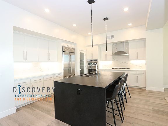 3rd image of 6813 Skyview Dr