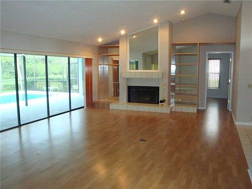5th image of 406 Waterford Cir E