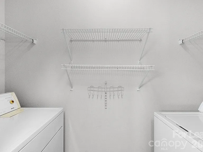 558 Calen Ln — Photo 18