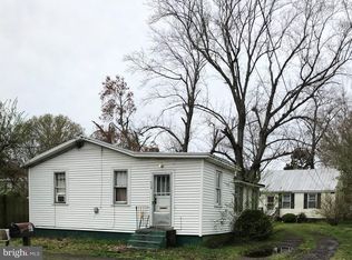 529 Lossing Ave, Colonial Beach, VA 22443