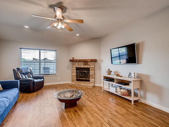 5th image of 311 Glen Valley Ln