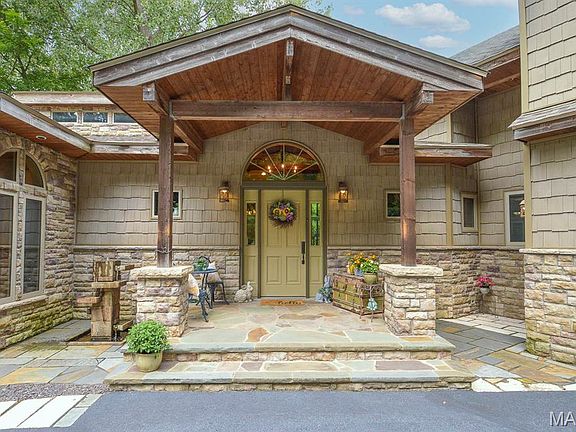 5th image of 1003 Berry Ln