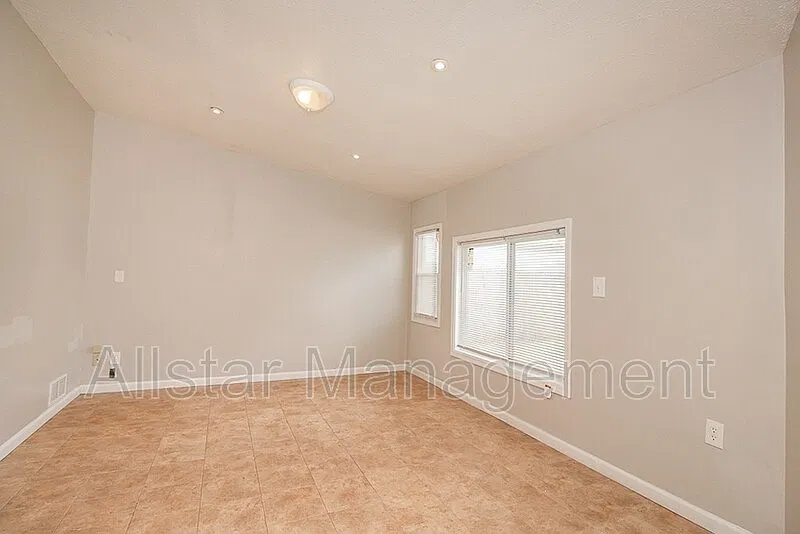 3 bed, 2.0 bath, 1272 sqft, $1,550 — Photo 4