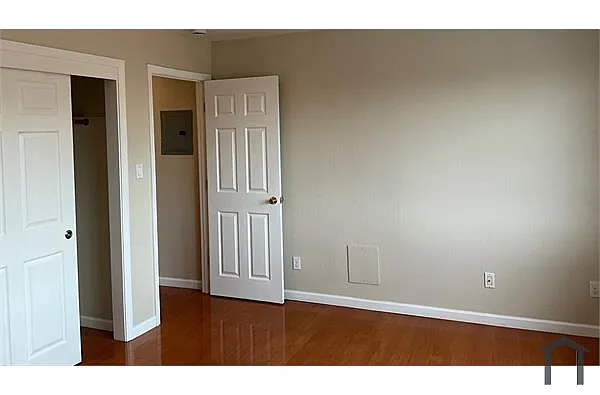 Building Photo - 9872 Bancroft Ave #UPSTAIR