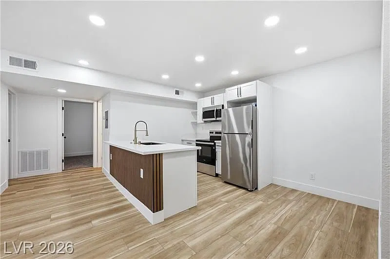 10 bed, 6.0 bath, 850 sqft, $2,295 — Photo 3