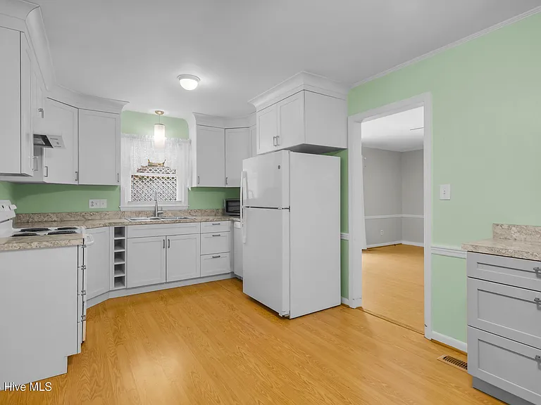 609 Edgehill Rd — Photo 16