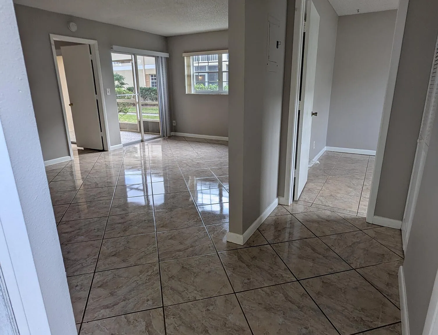 2 bed, 2.0 bath, 840 sqft, $1,500 — Photo 2