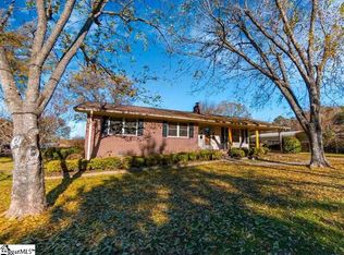 4 Hodgens Dr, Greenville, SC 29617