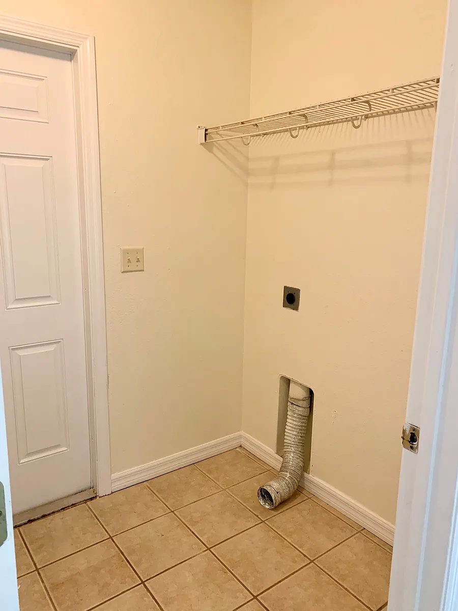 Building Photo - 3292 NE 9th Ave #3292