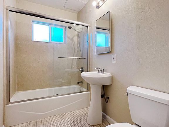 4th image of 143 N 8th St APT 8