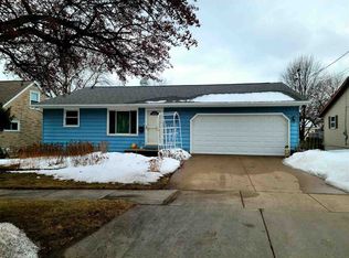 807 1st St, Menasha, WI 54952