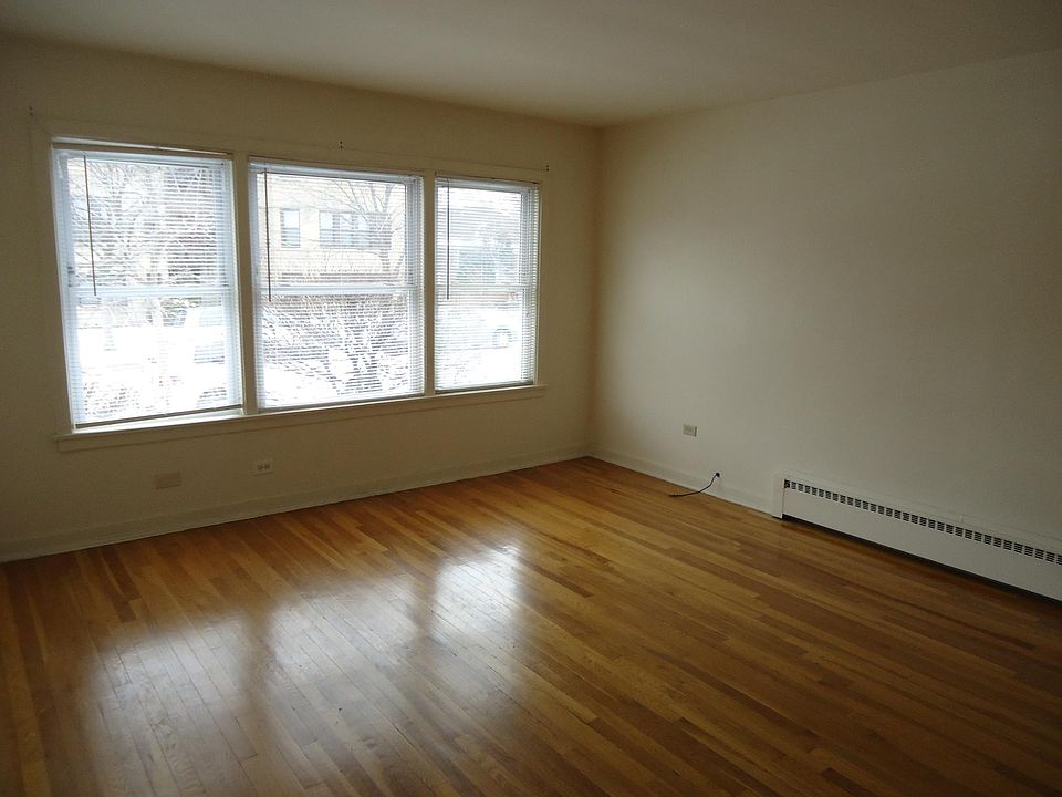 1st image of 2549 W Summerdale Ave #1E