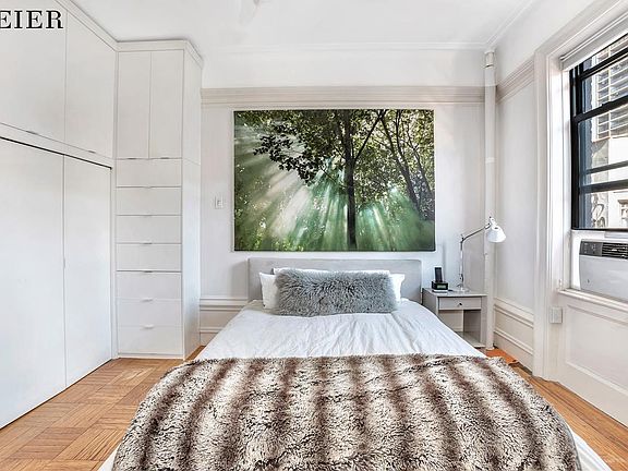 4th image of 37 W 93rd St APT 19