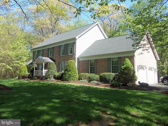 2nd image of 1820 Midsummer Ln
