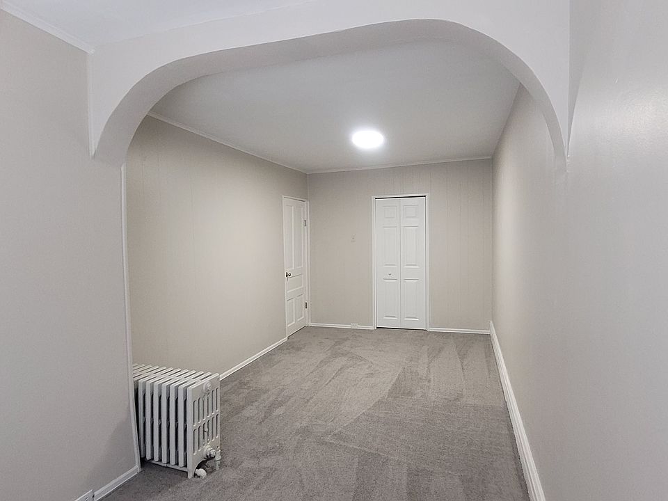 Bedroom - new carpet, blinds
