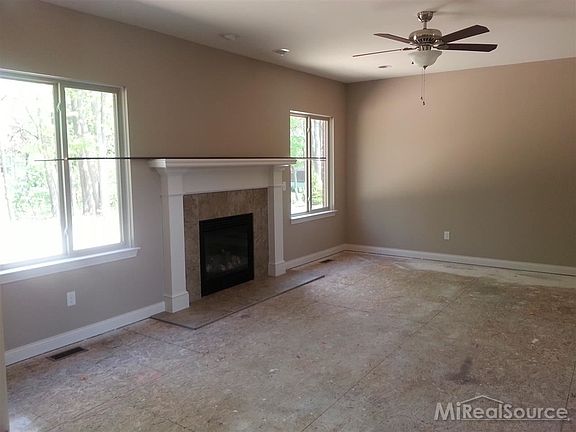4th image of 55498 Stewart Dr
