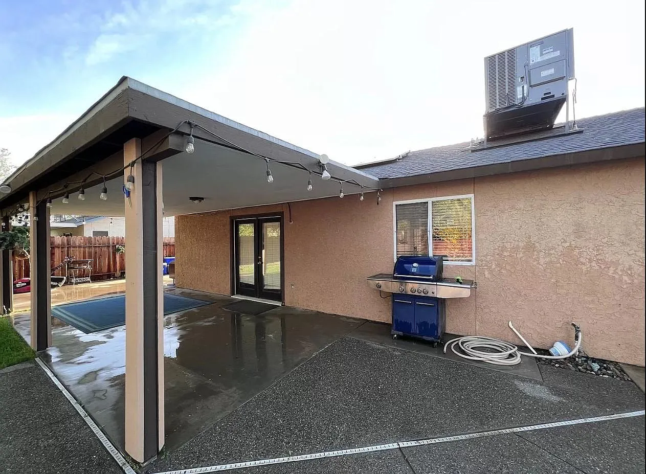 3 bed, 1291 sqft, $2,350 — Photo 3