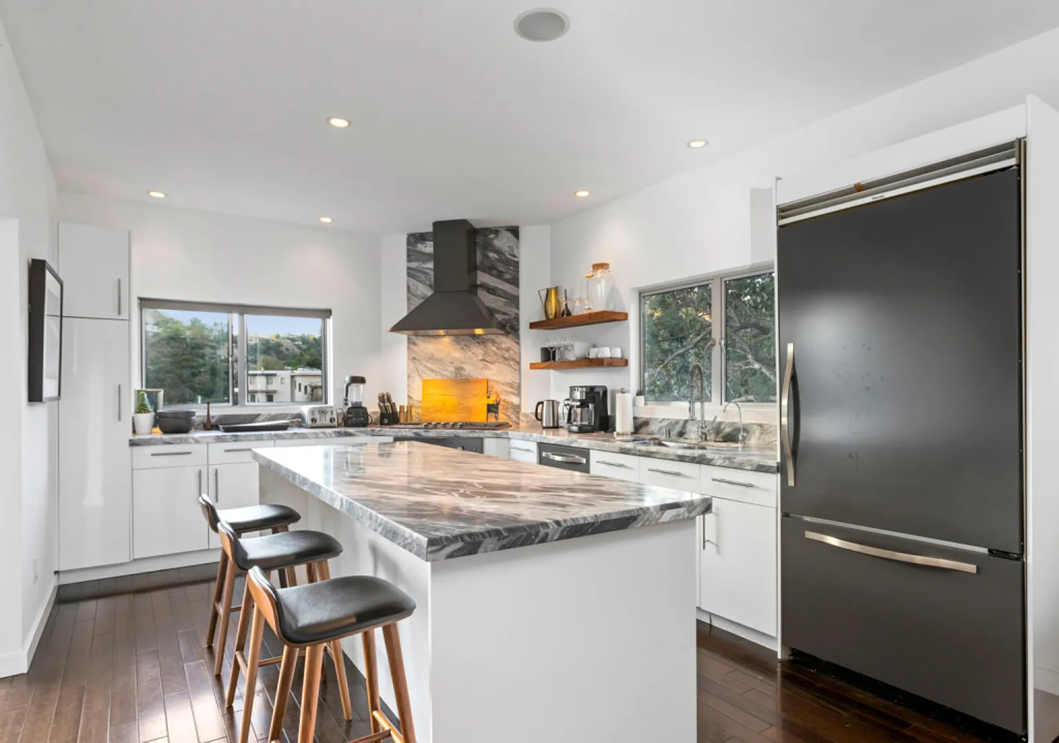 Perfect House and View in LA — Photo 1