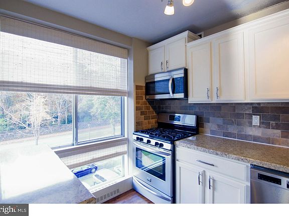 2nd image of 2401 Pennsylvania Ave APT 412