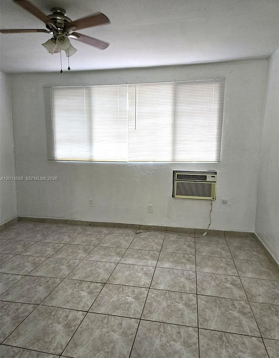 Lake Forest Sec 3 35-15 B — Photo 4