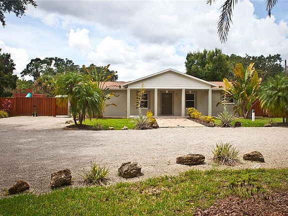 2nd image of 5812 Lakeside Dr