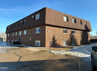 1825 S Grandview Ln APT 16, Bismarck, ND 58503