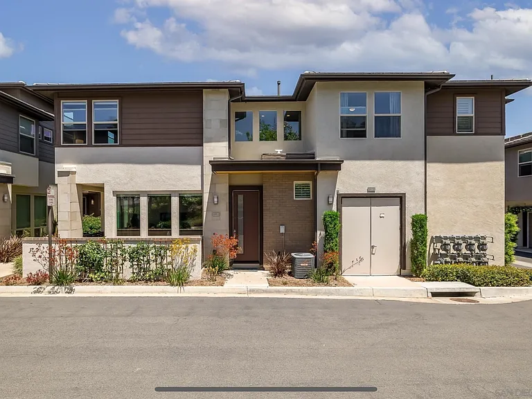 2460 Aperture Cir — Photo 2