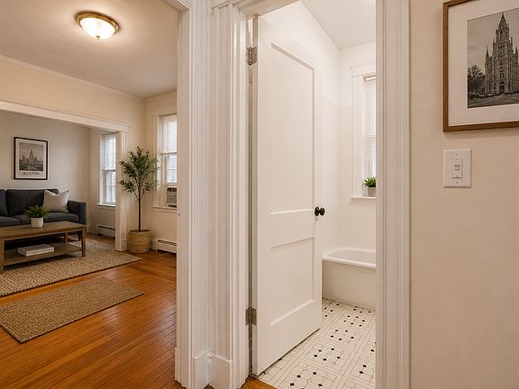 3rd image of 10 Orkney Rd APT 5