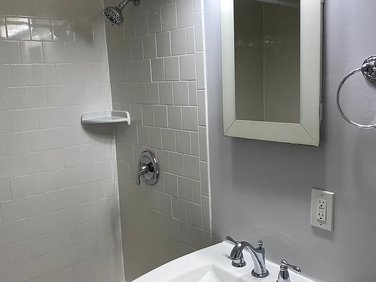 2420 Southgate Sq — Photo 13