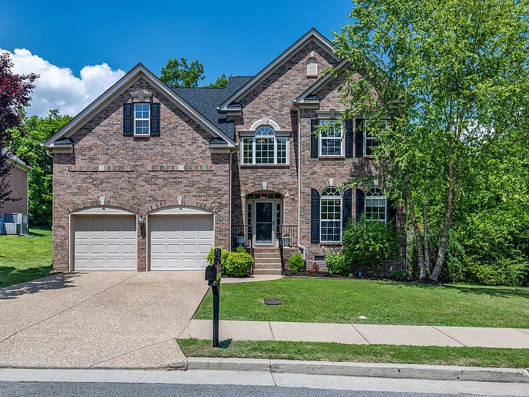 1204 Beech Hollow Dr — Photo 1