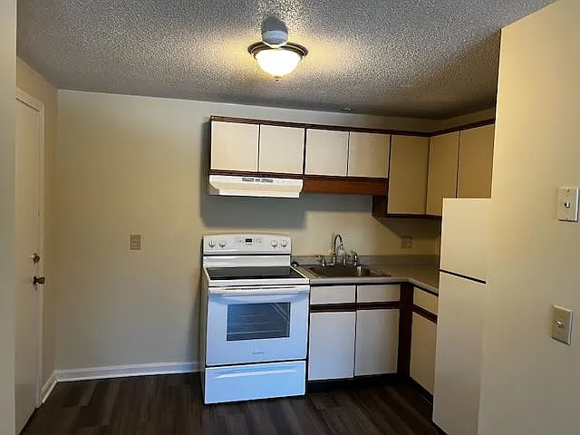 260 Spring Circle Apartments — Photo 2