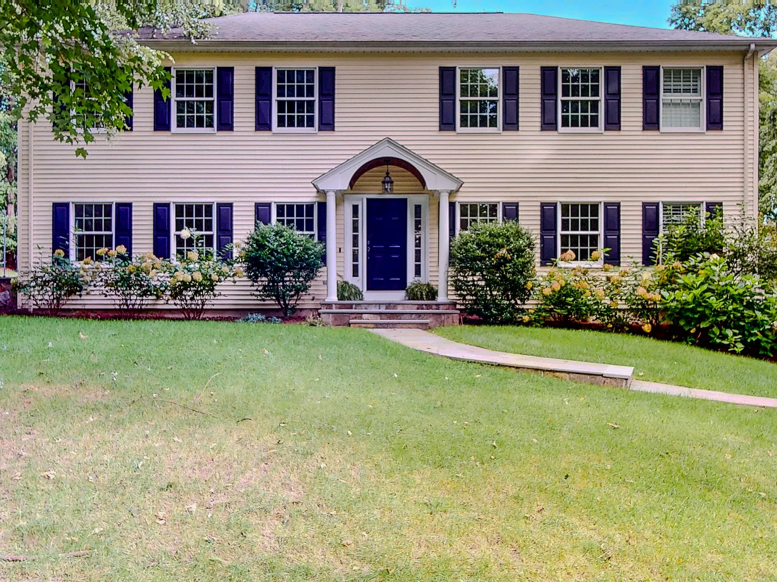 4 bed, 2.5 bath, 2912 sqft, $10,000 — Photo 1