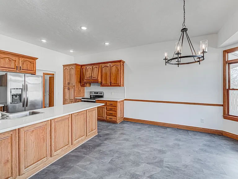 2467 S York Ave — Photo 11