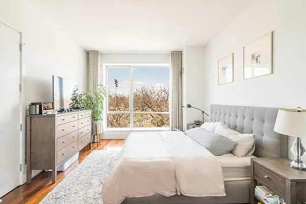 Sold by Compass | media 7