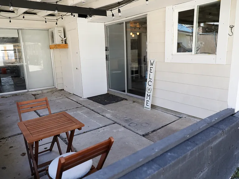 1240 Harrop St #2 — Photo 19