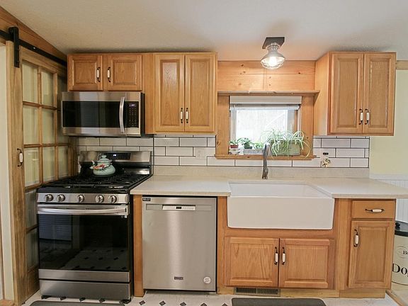 2nd image of 425 Taylor Street