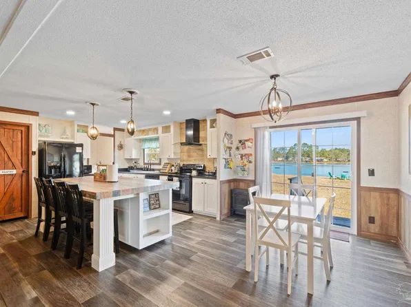 7968 Twin Lake Dr, Milton, FL 32583