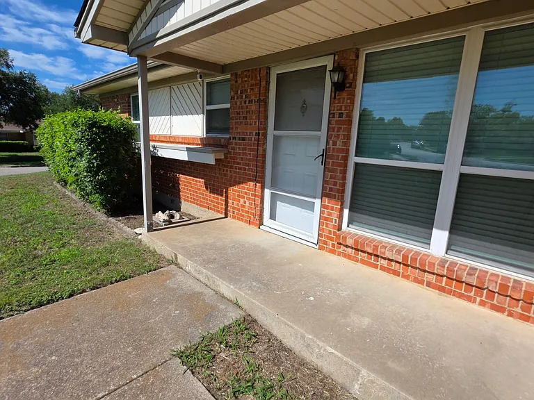 6251 Shadydell Dr — Photo 2