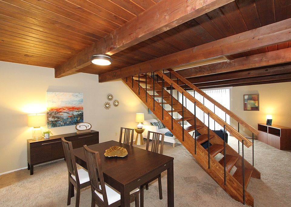 Scioto Two Bedroom Townhome - Dining Room