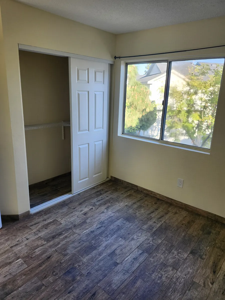 Building Photo - 11150 Glenoaks Blvd #238