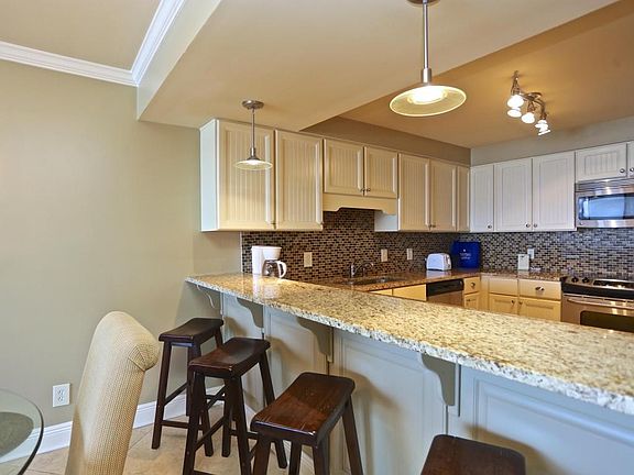 Beach House 502C - 04.jpg